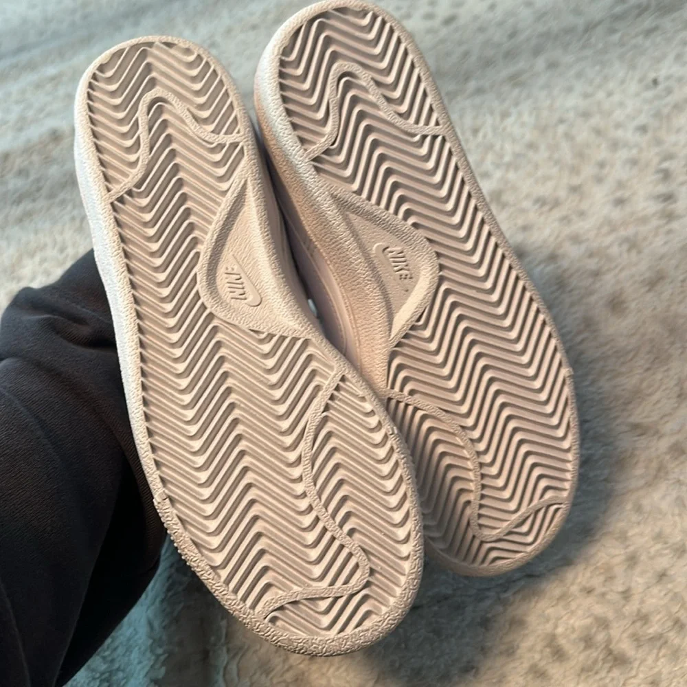 Velcro kid nikes